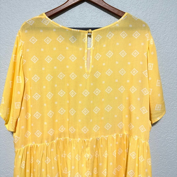 Torrid, Size 3X Tiered Blouse Yellow Keyhole Back Rayon NWT - Picture 14 of 16